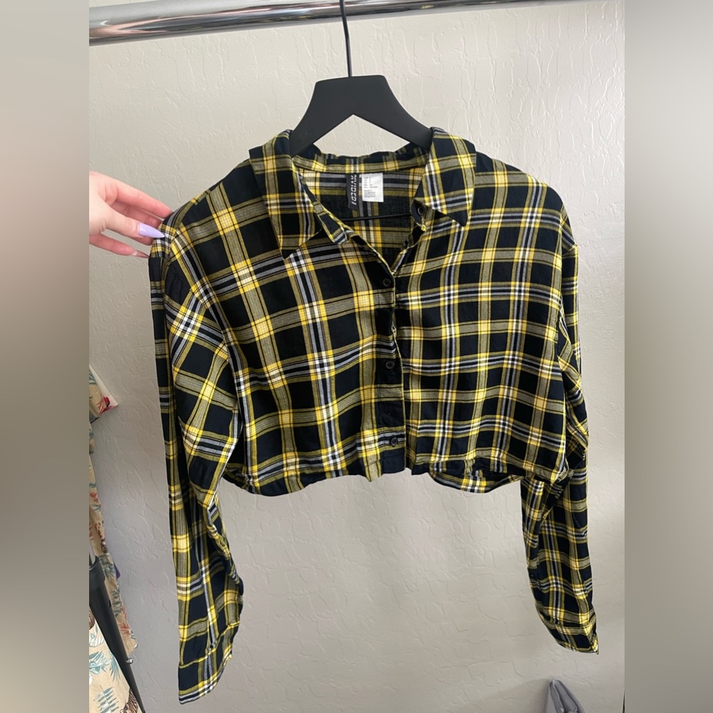 H&M Women’s Cropped Flannel - Size Small